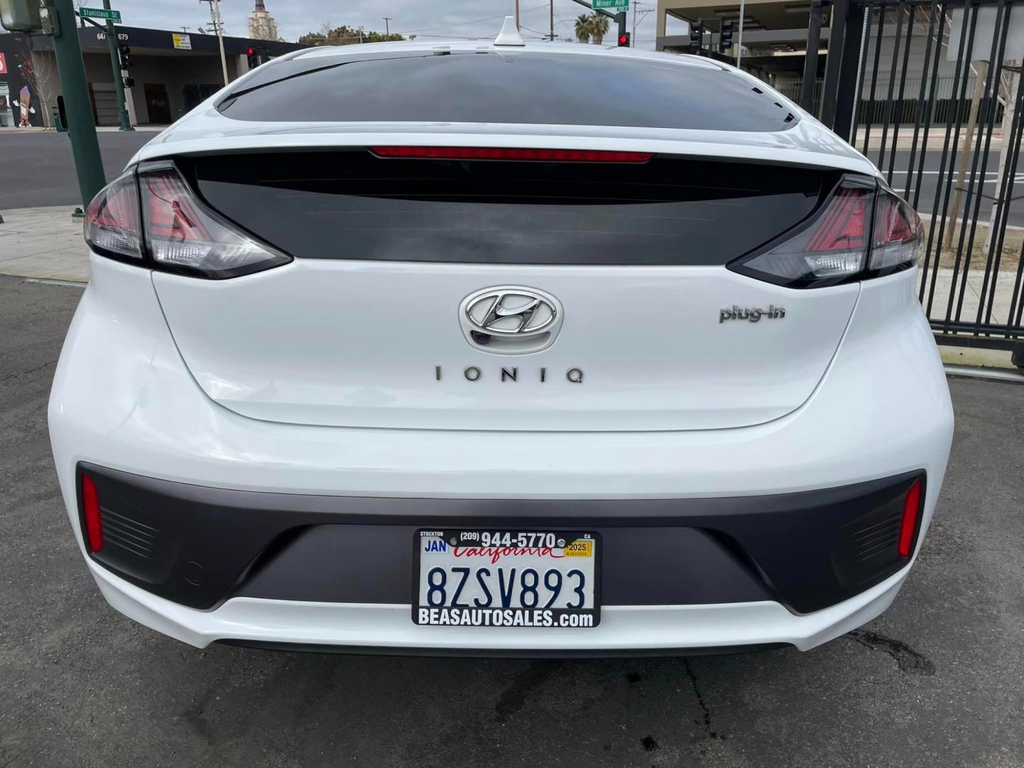 2022 WHITE /GRAY Hyundai Ioniq Plug-In Hybrid (KMHC65LD1NU) , located at 744 E Miner Ave, Stockton, CA, 95202, (209) 944-5770, 37.956863, -121.282082 - Photo#10